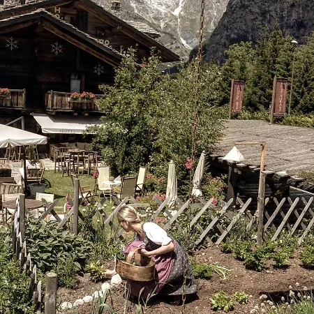 Chalet-hotel Svizzero 쿠르마예
