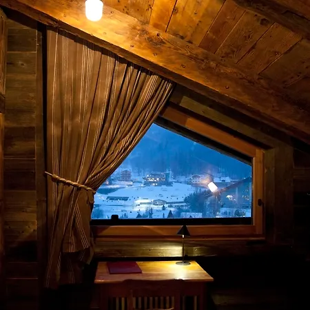 Chalet-hotel Svizzero 호텔 쿠르마예