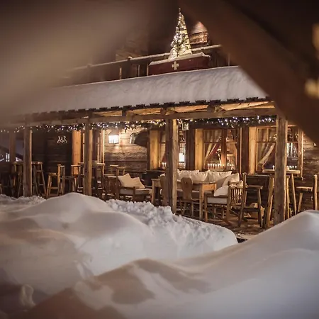 Chalet-hotel Svizzero 4* 쿠르마예