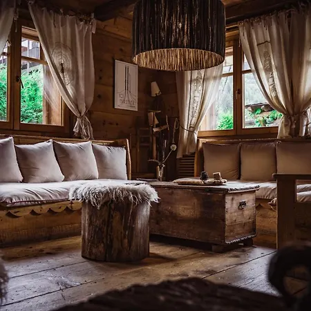 호텔 Chalet-hotel Svizzero 4*