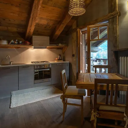 Chalet-hotel Svizzero 호텔 쿠르마예